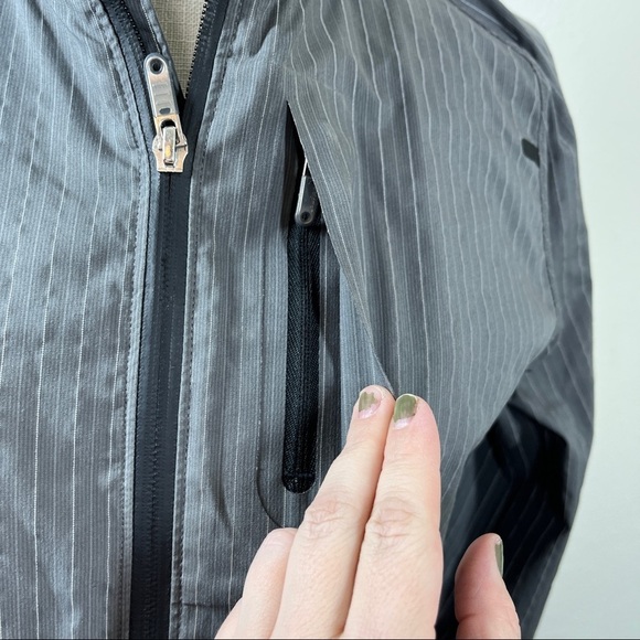 Lululemon grey striped jacket - Picture 5 of 11